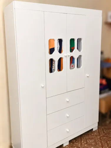 Guarda roupa e cômoda infantil