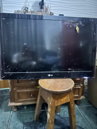 TV LG LCD 32? - PARA RETIRADA DE PEÇAS OU CONSERTO