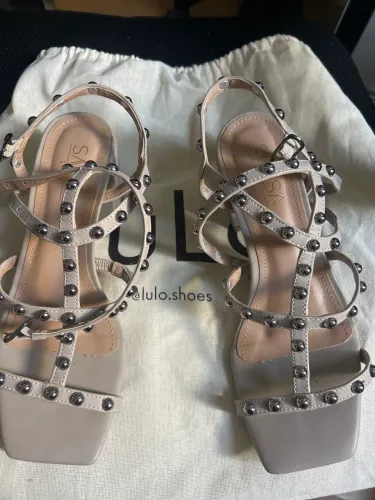 Sandália de Spike Sansa Store