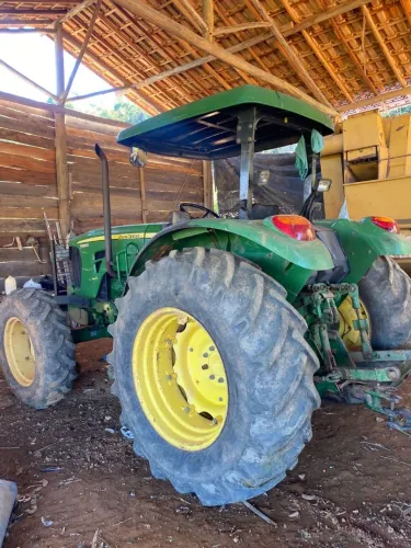 TRATOR JHON DEERE MODELO 5085E ANO 2013