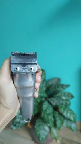 Vendo está máquina de cortar cabelo sênior.