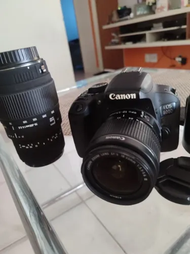 Câmara Canon EOS 800D com lentes sigma dg 70-300mm1:4-5.6,lente EFS 18-55MM