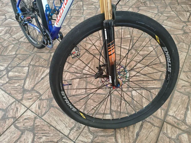 Bicicleta montanbike aro 29 19" redstone Aquila.