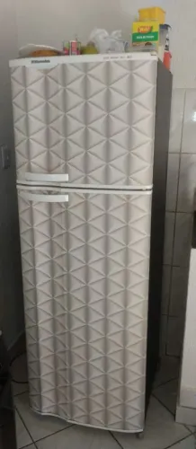 Geladeira Duplex Electrolux (dar um pingo de solda no motor e recarregar o gás)