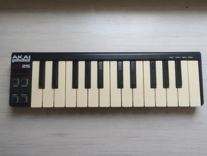 Teclado Controlador USB AKAI LPK25
