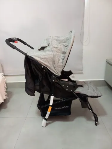 Carrinho de passeio até 15 kg novo na caixa sem uso plástico