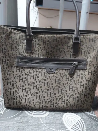 Vendo bolsa Vitor Hugo original precisando de reparos