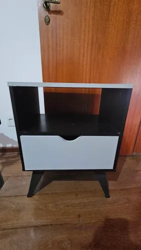 Mesa de cabeceira preta