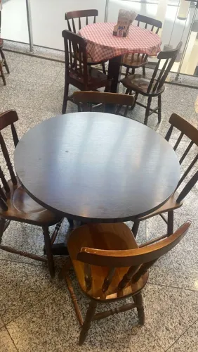 Mesas e cadeiras Conjunto com 3 cadeira cada ou lote contendo 13 unidades e 69 cadeiras!!!