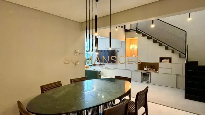 APARTAMENTO REFORMADO COM MEZANINO E PÉ-DIREITO DUPLO NO VILA DA SERRA.