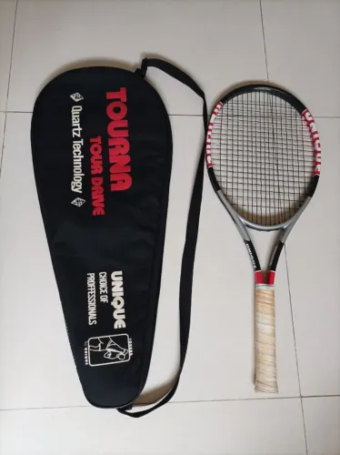 Raquete de Tênis Tourna Tour Drive - Carbon Quartz (270g / Cabeça 98)