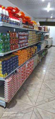 Mercadinho surtido, com casa de morada padaria e açougue