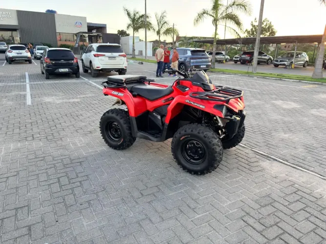 Quadriciclo Can am outlander brp 570