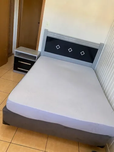 Doa-se cama box com colchão