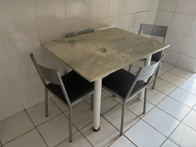 mesa cozinha com cadeiras