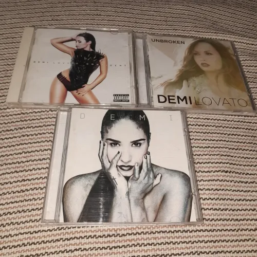3 cds Demi lovato