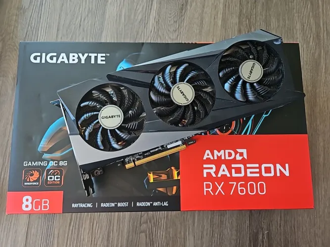 RX 7600 GIGABYTE - NOVÍSSIMA! 