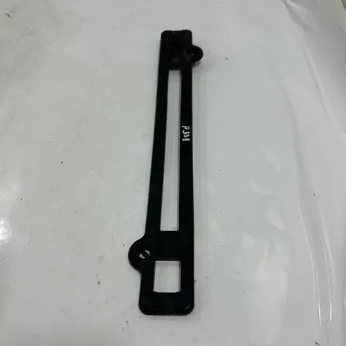 Moldura Trilho Banco Traseiro Esquerdo Peugeot 308 2013 2016 Preto