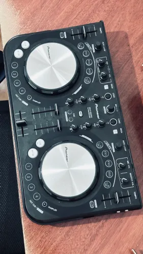 Controladora DDJ WeGo Pioneer em excelente estado.