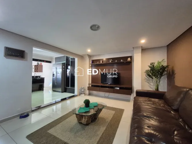 CASA para VENDA com 180m² no bairro Jardim Santo Alberto com 2 quartos e 2 vagas. Santo An