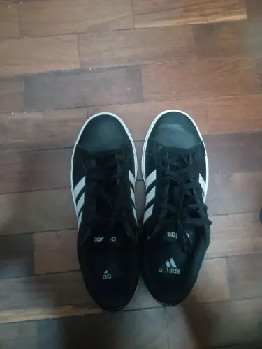 Tênis Adidas