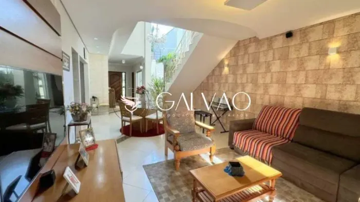 Casa para Venda em Taubaté, Centro, 4 dormitórios, 1 suíte, 4 banheiros, 3 vagas