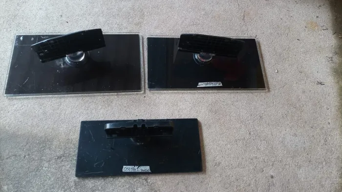 3 Base pedestal suporte TV troco por algo do meu interesse