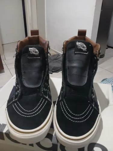 Tênis vans nunca usado n 41 comprado em Estados Unidos , só está sem o  cadarço