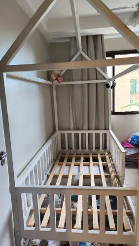 Vendo cama montesoriana tamanho viúva desmontada e retirada no bairro da glória. 