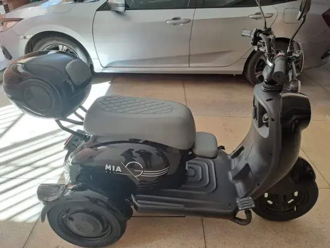 Vendo Triciclo Mia Tri, NUNCA USADO, COM NOTA FISCAL, CONTATO *