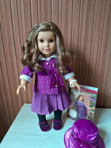 Boneca american gilr Rebecca com livro