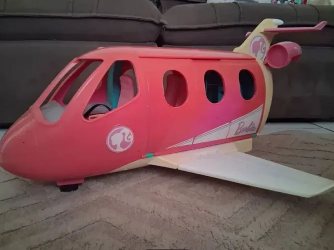 Avião da Barbie e Ambulância do Ken