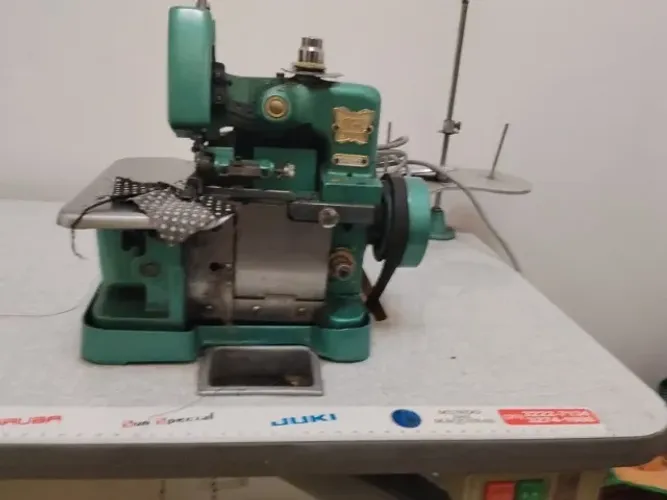 Máquina Buttefly Overloque semi-industrial de mesa, particular, não é de confecção Buttefl