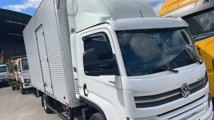VW 6.160 baú 2021/2022