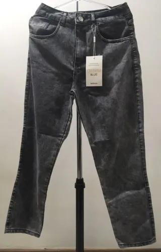 Calça Jeans Feminina Naraka Cintura Alta Corte Reto s/ Elastano Preta Tamanho 38 - NOVA