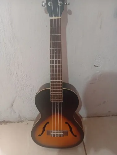 Vende se um estrumento ukulele 500 teias eletrônico