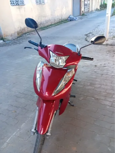 Moto semi nova . Muito preservada
