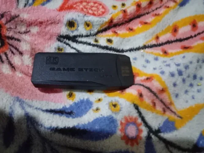 Game Stick Lite 4K + 2 Controles Sem Fio 2.4G (Jogos Clássicos Retrô).
