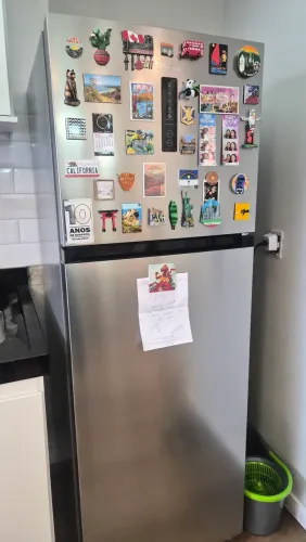 Geladeira Midea 347L Inox 110V - praticamente nova