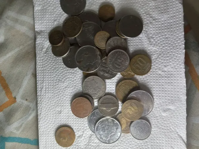 TENHO MOEDAS. ANTIGAS..... O DE MAIOR  VALOR É   DE 1 CRUZEIRO DE 1949. MAPA DUPLO