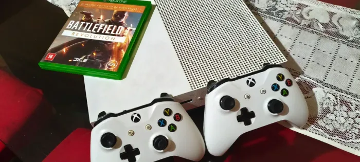 Xbox One S 1TB + 2 Controles + Battlefield 1