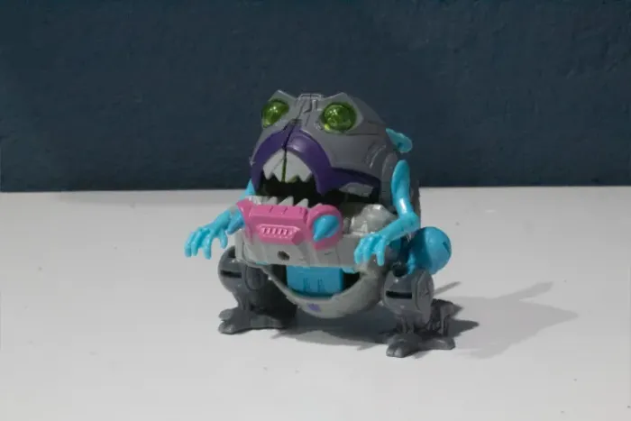 Transformers Titans Return Gnaw Legends Class