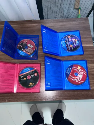 CD de rdr2, spider man, dreams e second son