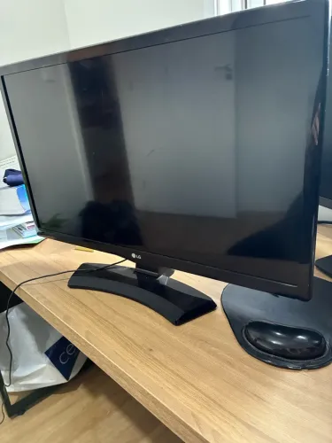 TV Monitor LG 24 LED