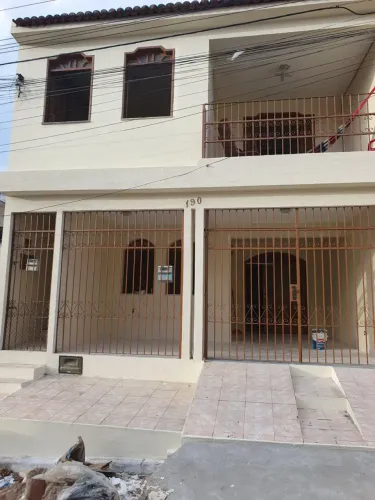 Casa para venda, com dois pavimentos, 210 metros, Bairro América- Aracaju- Se