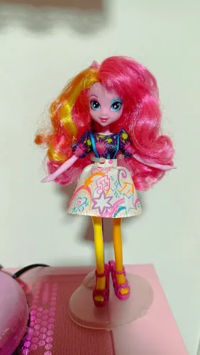 Boneca Pinkie Pie Rainbow Rocks apenas boneca