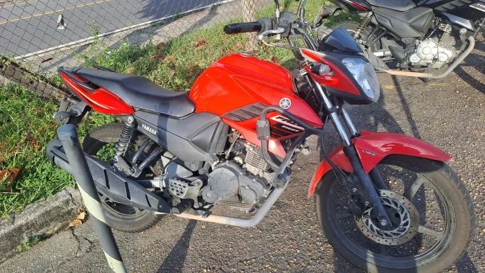 VENDO MOTO ALIENADA