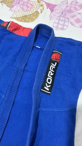 Kimono para jiu-jitsu na cor azul tamanho AO