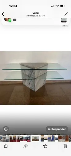 Aparador com base de granito com tampos de vidro