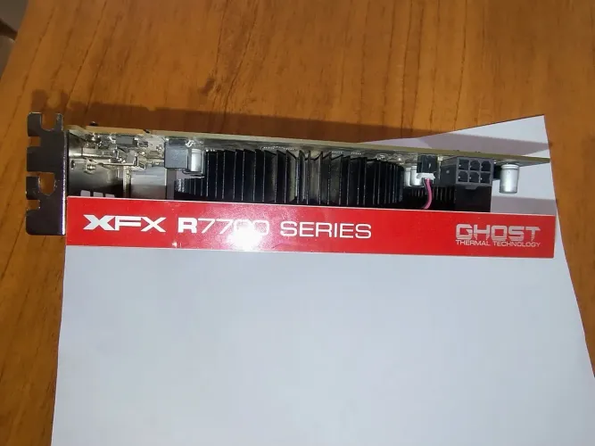 Placa de Vídeo Radeo R7700 Series 1 GB